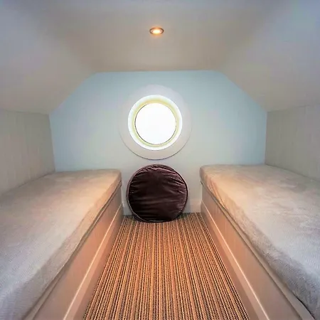 Seaclusion Luxury Guest Bed and Breakfast 4*
