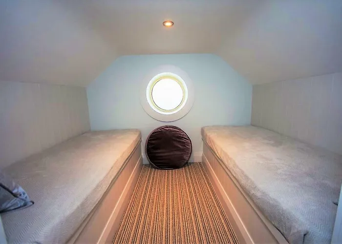 Seaclusion Luxury Guest Bed & Breakfast 4*